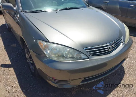 2005 Toyota Camry Std z USA, uszkodzony, nr VIN 4T1BE32K35U970060